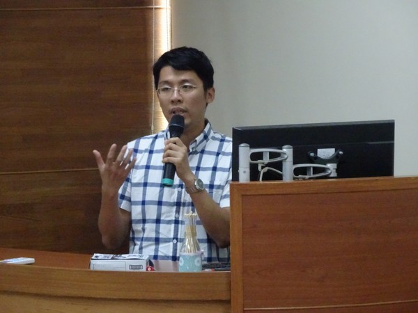 黃名鉞博士演講